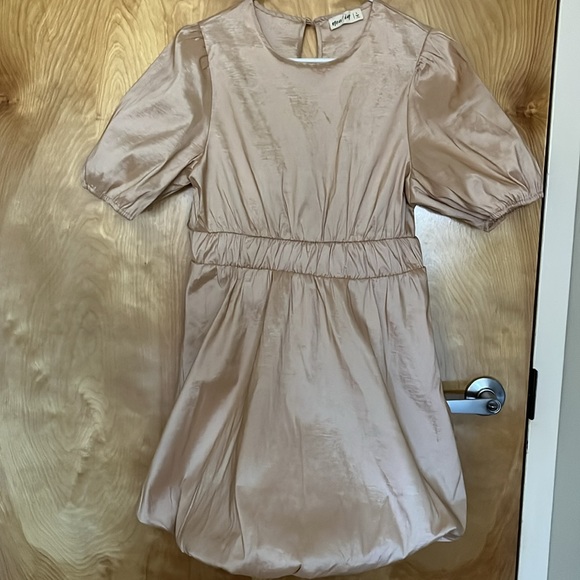 Beautiful champagne color dress. Balloon bottom size large ! - Picture 3 of 5